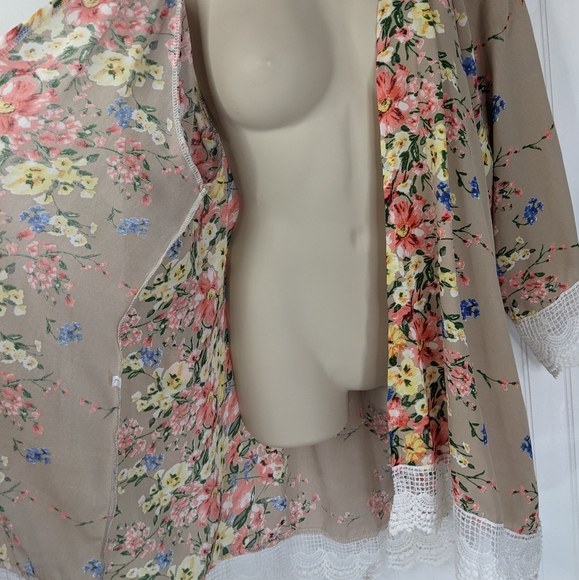 BOUTIQUE Crochet Trim Floral Kimono Sz L - Picture 4 of 12